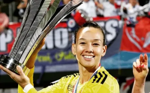 El Trofeo de Campeonas de Francia es el tercero oficial que Christiane Endler gana en el Olympique de Lyon. (Instagram tianeendler)