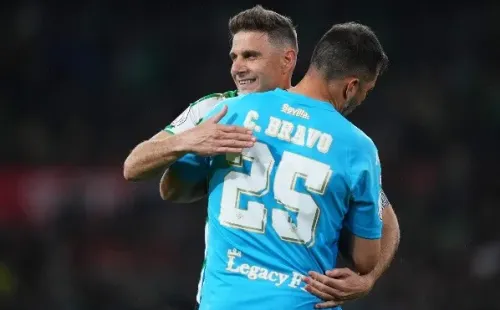 Joaquín fue al rescate de Claudio Bravo y ofreció su retiro para inscribir jugadores en el Betis. Foto: Getty Images