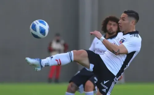 Óscar Opazo espera para conocer la gravedad de su lesión y mantiene a Colo Colo rogando para que no sea nada complicado. Foto: Agencia Uno