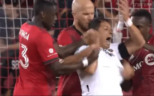 Javier Hernández optó por una terrible actuación.