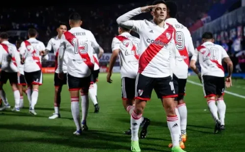 El cabroso debate de Barticciotto y Solabarrieta sobre el presente goleador de Solari más cerca del área.