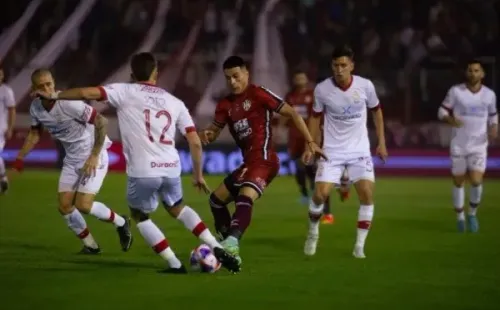 Soto fue titular en Huracán, mientras que Toselli fue suplente de Rigamonti. | Foto: @cacc.sde