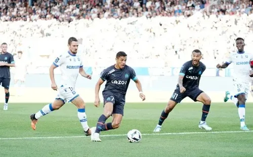 Thierry Henry se llevó la camiseta de Alexis Sánchez del gol al Auxerre.