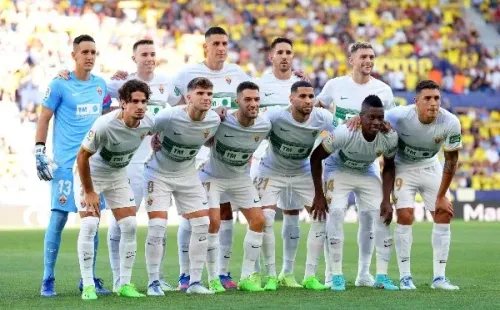 El chileno Enzo Roco fue titular en durísima caída del Elche. | Foto: Getty