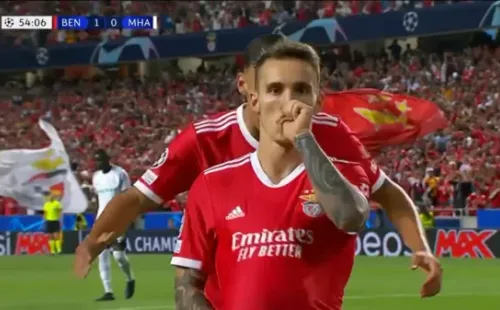 Grimaldo hizo el primer mega golazo de la Champions League. (Foto: Captura Espn)