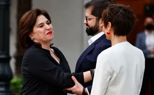 Ministra Ana Lya Uriarte asumiendo el cargo
