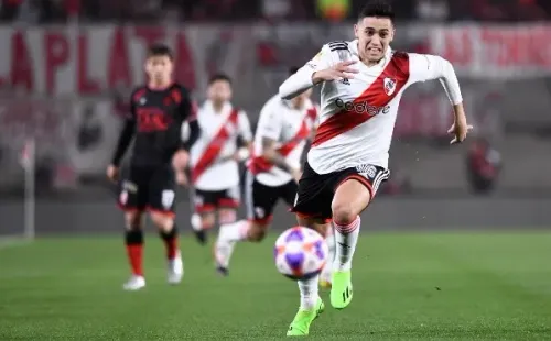 Pablo Solari tuvo problemas físicos ante Barracas Central. (Foto: Getty Images)