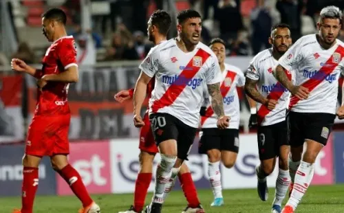Curicó celebra con todo un nuevo triunfo en el Campeonato Nacional. | Foto: Agencia Uno