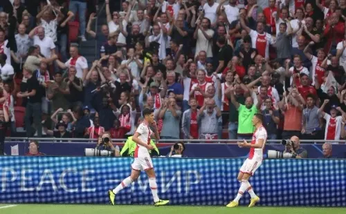 Ajax celebró delante de sus aficionados su buena arranque europeo. (Foto: Getty Images)