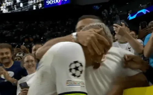 Richarlison se quebró en llanto al abrazar a su padre. (Foto: Captura Espn)