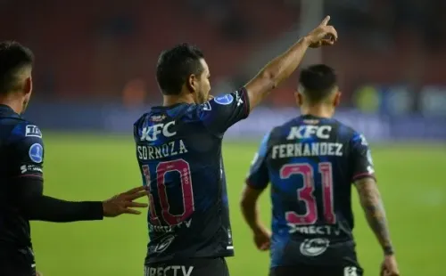Matías Fernández celebra con Junior Sornoza un gol de Independiente del Valle ante Melgar de Perú. (Conmebol Media Center).