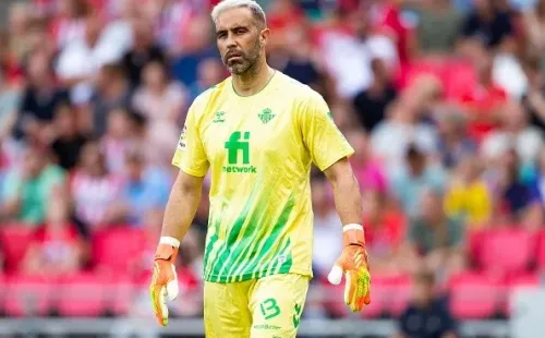 Claudio Bravo regreso a la cancha con Real Betis tras problemas de inscripción: las reacciones en España.