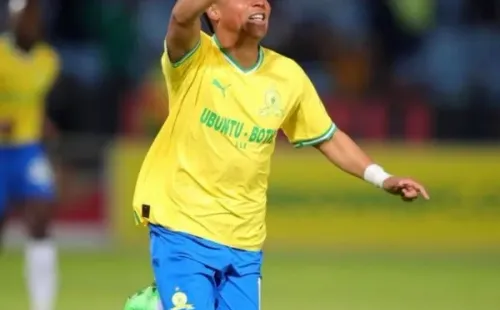Allende la rompe en el fútbol de Sudáfrica. | Foto: Mamelodi Sundowns