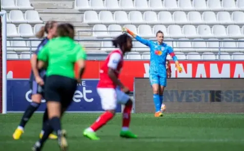 Tiane jugó los 90 minutos y portó la jineta durante todo el encuentro. (L. Domozetski / OL Feminin)