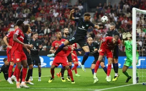 Triunfo del Leverkusen de Charles Aránguiz contra Atlético Madrid en Champions League.