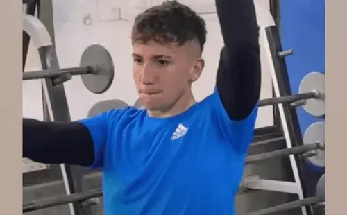 Luciano Arriagada y parte de sus trabajos físicos.