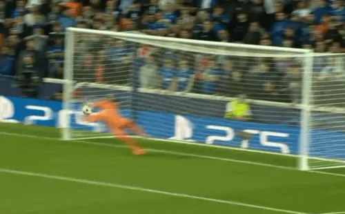 McGregor logró detener la pelota con el rostro. (Foto: Captura Espn)