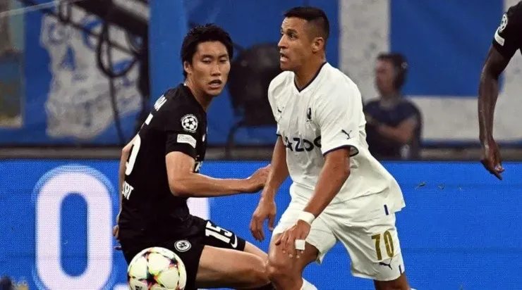 Alexis Sánchez fue clave en el ataque, pero no logró romper el muro del Frankfurt. Foto: Getty Images