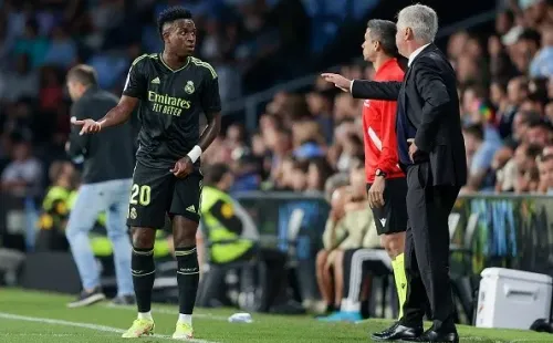 Ancelotti asegura que Vinícius es alegre y feliz tras tibia reacción del técnico del Real Madrid por respuesta antiracista de su jugador en España.