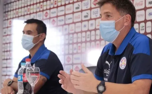 Villar y Berizzo trabajando en Paraguay.