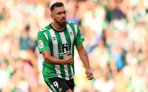 Iglesias fue la figura del Betis al marcar los dos goles (Getty)