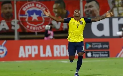 Pervis Estupiñán celebró así el golazo que le convirtió a Chile en San Carlos de Apoquindo. (Agencia Uno).