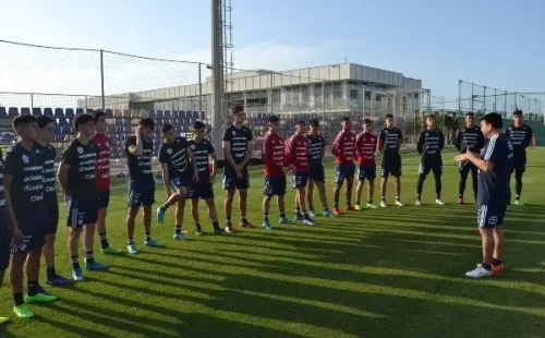 Patricio Ormazábal y una charla en Murcia, donde se prepara la Supercopa Costa Cálida en la que jugará la Roja Sub 20. (Comunicaciones ANFP).