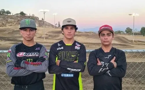 El Team Chile que competirá en el Motocross de las Naciones 2022. De izquierda a derecha: Hardy Muñoz, Benjamín Garib y Matías Pavez.