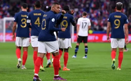 Kylian Mbappé apareció en el momento justo para guiar la victoria gala. (Foto: Getty Images)