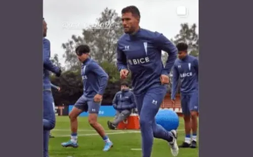 Axel Cerda en las prácticas del primer equipo de la UC.