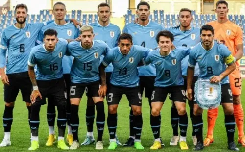 La formación de La Celeste contra Irán. (Foto: Selección de Uruguay)