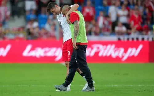 Arturo Vidal no enfrentó a Polonia con la Roja en 2018, pero sí se vio con Lewandowski.