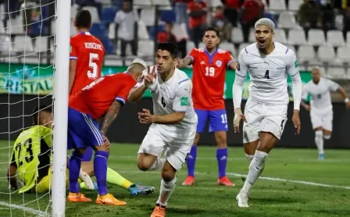En la última fecha de las Eliminatorias Sudamericanas, Uruguay venció 2-0 a Chile y se clasificó a Qatar 2022. | Foto: Getty