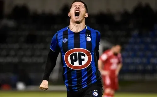 Cris Martínez celebró con todo el gol que definió el encuentro. (Foto: Agencia Uno)