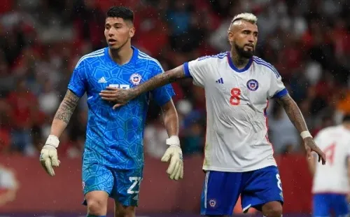 Brayan Cortés y Arturo Vidal de la selección chilena