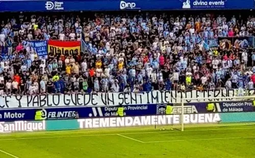 El lienzo que dedicaron los hinchas del Málaga a Pablo Guede este sábado. Foto: Twitter