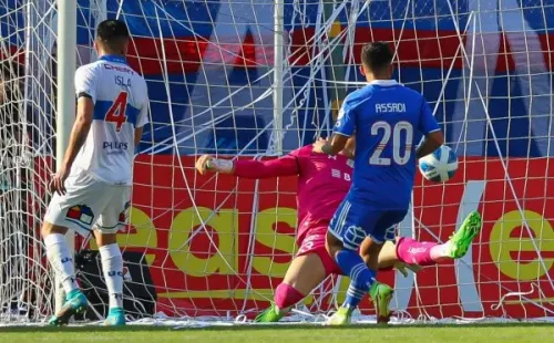 Isla no tuvo un gran partido en el Santa Laura ante la U (Agencia Uno)