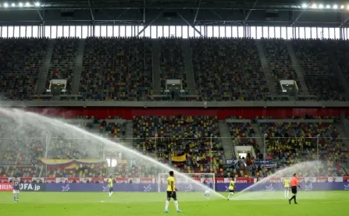 Los aspersores se activaron no una, sino que dos veces, en pleno amistoso entre Japón y Ecuador. Foto: Getty Images