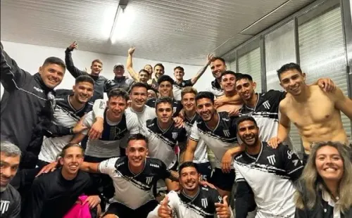 Gimnasia celebra el triunfo con gol de Santiago Solari.