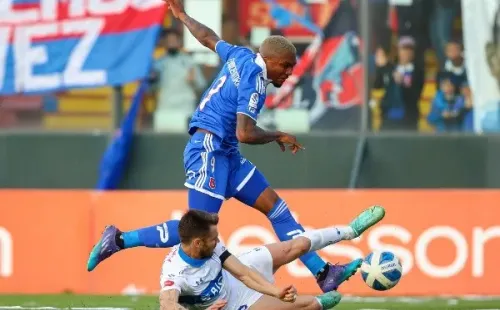 Kagelmacher se fracturó la mano en la ida ante la U, pero estará para la vuelta y para el clásico siguiente ante Colo Colo. | Foto: Agencia Uno