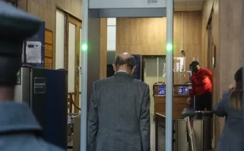 Excomandante en Jefe del Ejército, Juan Emilio Cheyre, ingresando al despacho de la ministra Rutherford a declarar como inculpado de Fraude en el Ejército