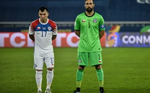 Gary Medel y Claudio Bravo en la Roja