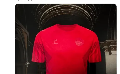 La camiseta de Dinamarca será de un solo color a modo de protesta contra las muertes en la organización del Mundial de Qatar 2022. Foto: Twitter.