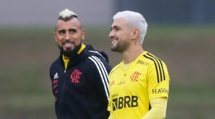 El uruguayo tiene una gran amistad con Arturo Vidal. Foto: Flamengo.