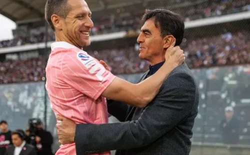 Luciano Aued se reencontró con Gustavo Quinteros, con quien fue campeón con la Universidad Católica en el Campeonato Nacional 2019. (Agencia Uno).