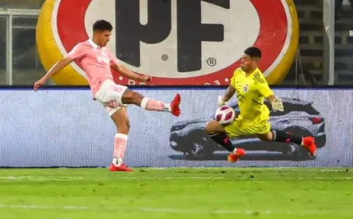 Brayan Cortés brilló con varios tapadones ante la UC. Foto: Agencia Uno