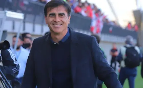Gustavo Quinteros no piensa en otra cosa que seguir en Colo Colo, aunque le dejó un recado a Blanco y Negro para ir por mucho más. Foto: Agencia Uno