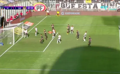 El remate de Diego Coelho para empatar el duelo entre Curicó Unido y Colo Colo. (Captura TNT Sports).