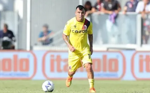 Gary Medel es titular indiscutido en el Bologna, pero lo hace jugando de volante.
