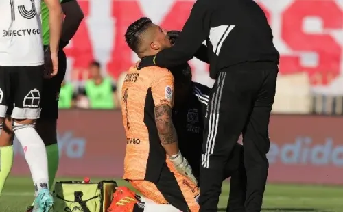 Brayan Cortés debió ser atendido y por poco deja la cancha tras el fuerte golpe de Diego Coelho. Foto: Agencia Uno